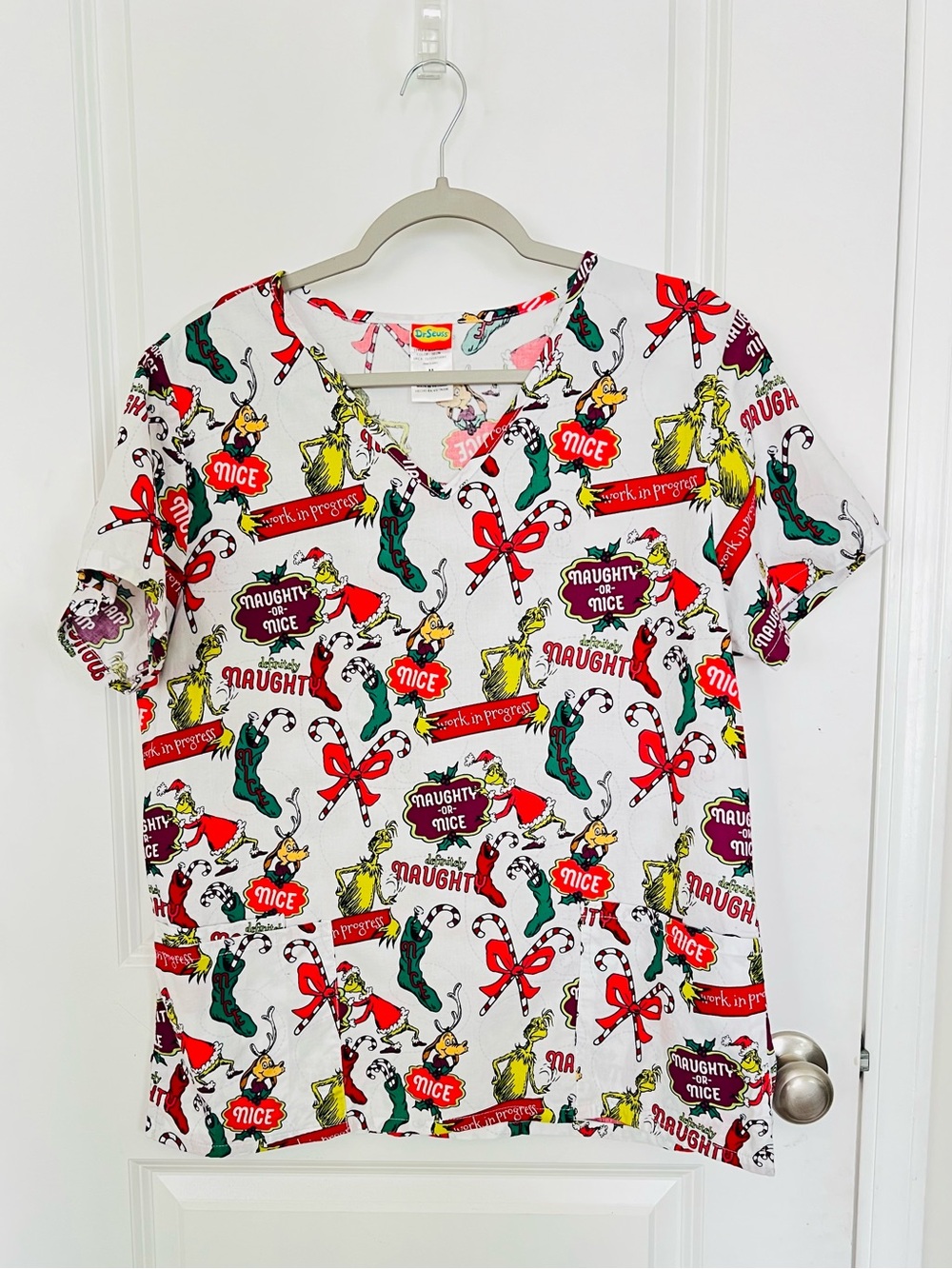 Dr. Seuss Grinch Christmas Scrub Top Naughty/ Nice Sz M Holiday Nursing Uniform